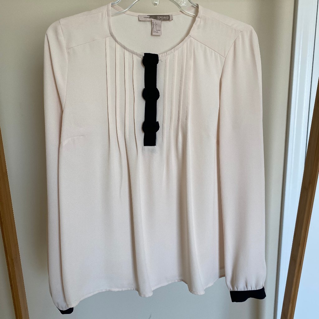 Bow Button Top